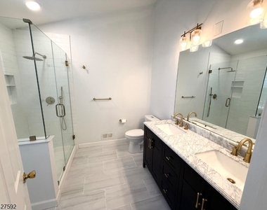 111 Columbus Dr - Photo Thumbnail 13