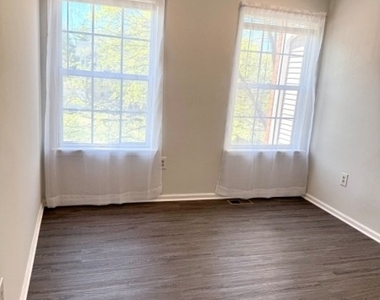 111 Columbus Dr - Photo Thumbnail 17