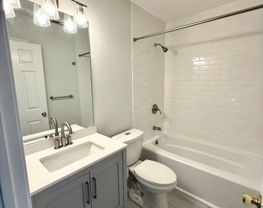 111 Columbus Dr - Photo Thumbnail 20
