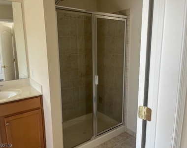 275 Winding Hill Dr - Photo Thumbnail 11