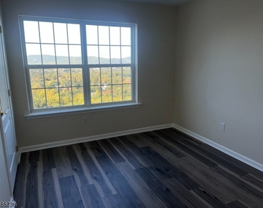 275 Winding Hill Dr - Photo Thumbnail 15
