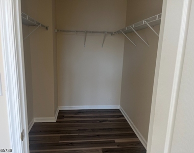 275 Winding Hill Dr - Photo Thumbnail 12
