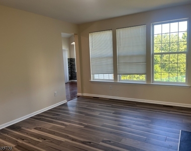 275 Winding Hill Dr - Photo Thumbnail 7