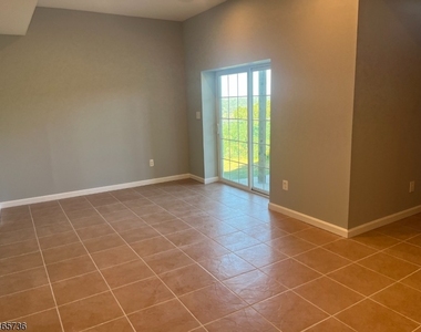 275 Winding Hill Dr - Photo Thumbnail 19