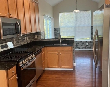 275 Winding Hill Dr - Photo Thumbnail 3