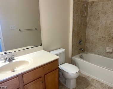 275 Winding Hill Dr - Photo Thumbnail 17