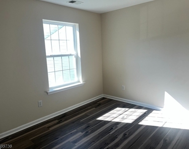 275 Winding Hill Dr - Photo Thumbnail 16