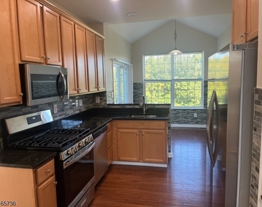 275 Winding Hill Dr - Photo Thumbnail 5