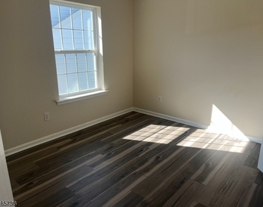 275 Winding Hill Dr - Photo Thumbnail 14
