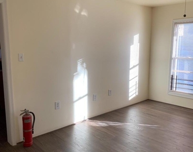 7 Filmore St - Photo Thumbnail 6
