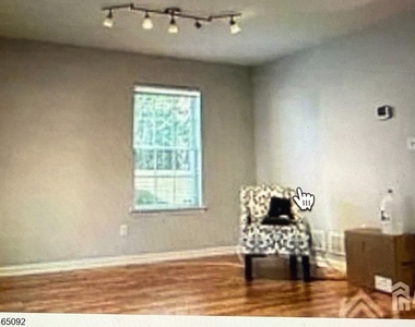 36 Henry St - Photo Thumbnail 2