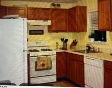36 Henry St - Photo Thumbnail 4