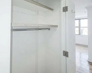 238 East 36th Street - Photo Thumbnail 2