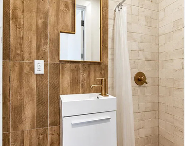 961 Seneca Avenue - Photo Thumbnail 9