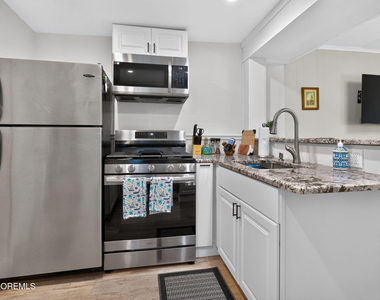 124 Broadway - Photo Thumbnail 8