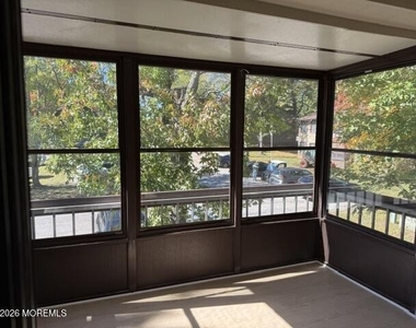 169 Amberly Drive - Photo Thumbnail 8