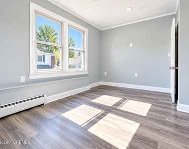 71 Oak Street - Photo Thumbnail 6
