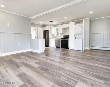 71 Oak Street - Photo Thumbnail 2