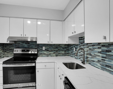 119 Avery Avenue - Photo Thumbnail 13