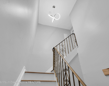 119 Avery Avenue - Photo Thumbnail 2
