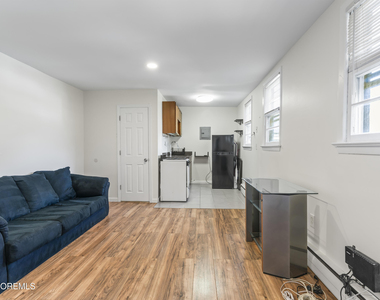 114 Chestnut Avenue - Photo Thumbnail 5