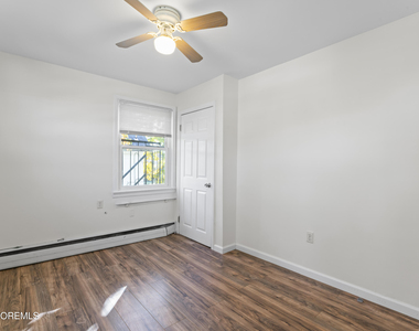 114 Chestnut Avenue - Photo Thumbnail 3