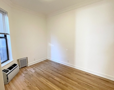 East 83rd Street - Photo Thumbnail 5