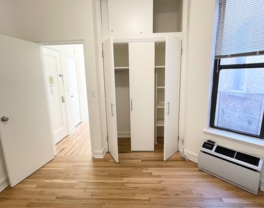 East 83rd Street - Photo Thumbnail 4
