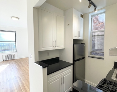East 83rd Street - Photo Thumbnail 8