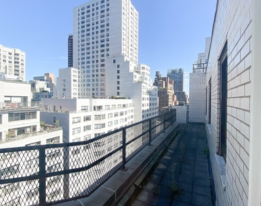 East 63 Street - Photo Thumbnail 4