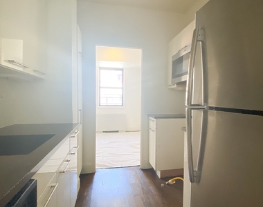 East 63 Street - Photo Thumbnail 3