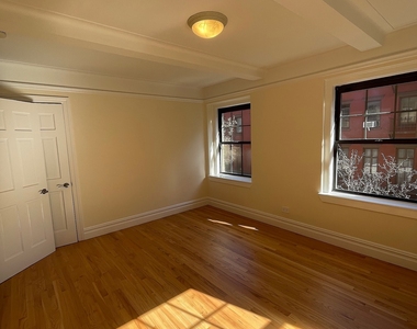 Christopher St - Photo Thumbnail 2