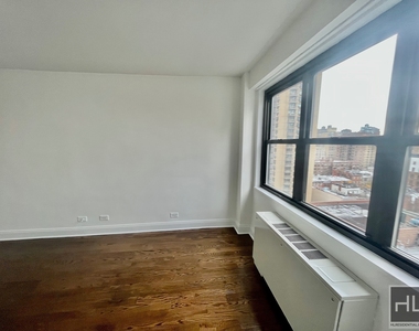 E 16 St - Photo Thumbnail 1