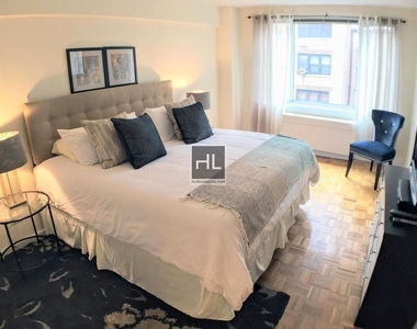 East 51st Street - Photo Thumbnail 2