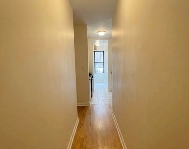 West 10th Street - Photo Thumbnail 5