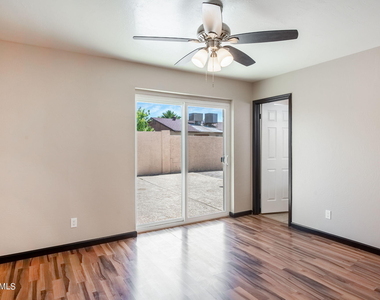 4662 W Kings Avenue - Photo Thumbnail 13
