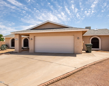 4662 W Kings Avenue - Photo Thumbnail 1
