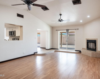 4662 W Kings Avenue - Photo Thumbnail 10