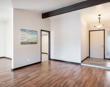 4662 W Kings Avenue - Photo Thumbnail 4