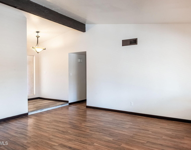 4662 W Kings Avenue - Photo Thumbnail 6