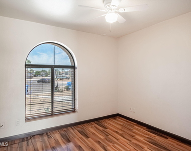4662 W Kings Avenue - Photo Thumbnail 20