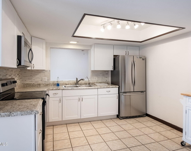 4662 W Kings Avenue - Photo Thumbnail 11