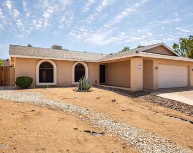 4662 W Kings Avenue - Photo Thumbnail 2
