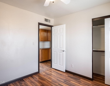 4662 W Kings Avenue - Photo Thumbnail 21