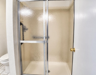 7905 N 61st Avenue - Photo Thumbnail 8