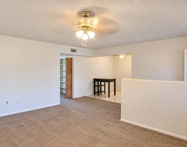 7905 N 61st Avenue - Photo Thumbnail 3
