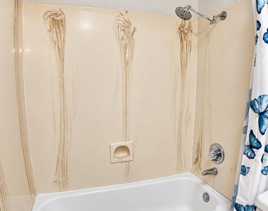 7905 N 61st Avenue - Photo Thumbnail 12