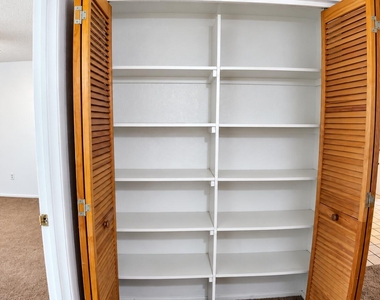 7905 N 61st Avenue - Photo Thumbnail 6
