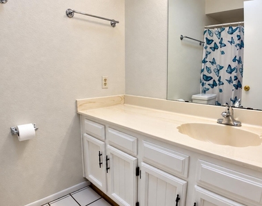 7905 N 61st Avenue - Photo Thumbnail 11