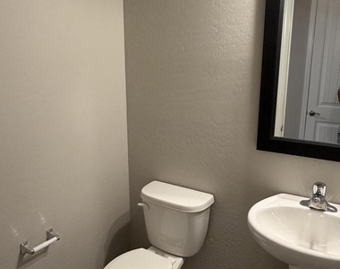2477 W Market Place - Photo Thumbnail 4